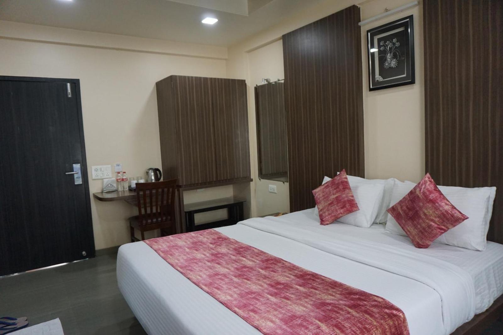 Hotel Yash Executive Аурангабад Екстер'єр фото